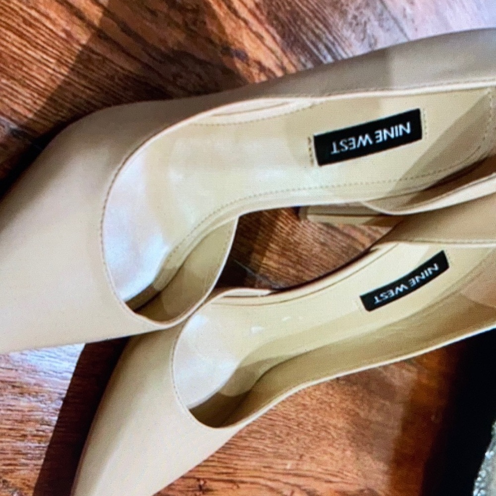 Nine West tan pump